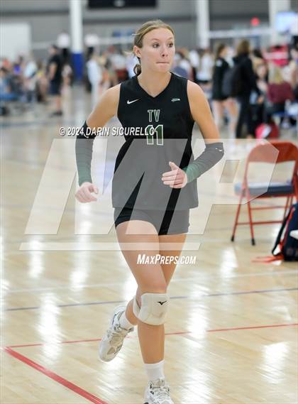 Thumbnail 1 in El Camino vs. Tanque Verde (Nike TOC Southwest) photogallery.
