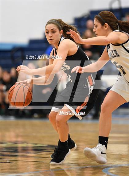 Thumbnail 3 in Louisville vs. Marlington photogallery.