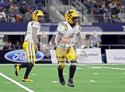 Thumbnail 3 in Aledo vs. Fort Bend Marshall (UIL 5A Division 2 Championship) photogallery.