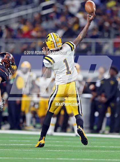 Thumbnail 3 in Aledo vs. Fort Bend Marshall (UIL 5A Division 2 Championship) photogallery.