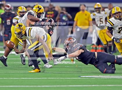 Thumbnail 3 in Aledo vs. Fort Bend Marshall (UIL 5A Division 2 Championship) photogallery.