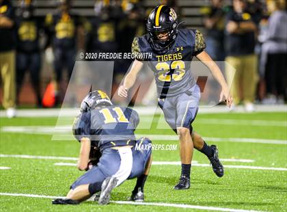 Thumbnail 2 in Malakoff vs. Pottsboro (UIL 3A D1 Area) photogallery.