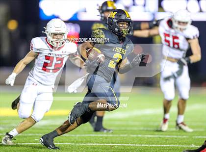 Thumbnail 1 in Malakoff vs. Pottsboro (UIL 3A D1 Area) photogallery.