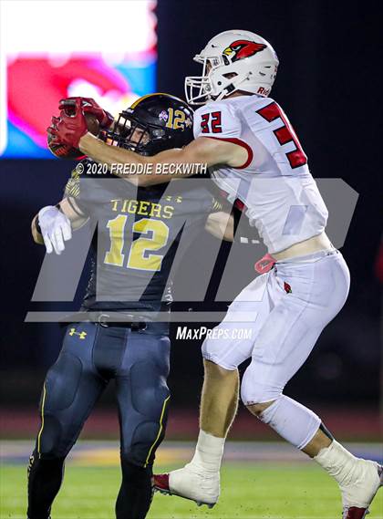 Thumbnail 2 in Malakoff vs. Pottsboro (UIL 3A D1 Area) photogallery.