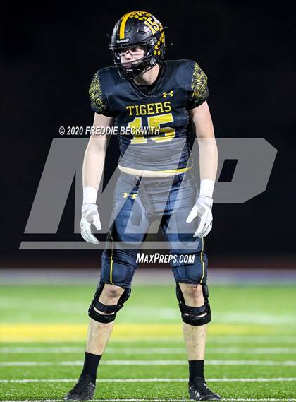 Thumbnail 1 in Malakoff vs. Pottsboro (UIL 3A D1 Area) photogallery.