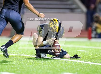 Thumbnail 2 in Malakoff vs. Pottsboro (UIL 3A D1 Area) photogallery.