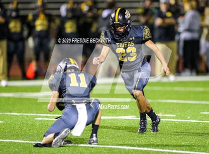 Thumbnail 1 in Malakoff vs. Pottsboro (UIL 3A D1 Area) photogallery.