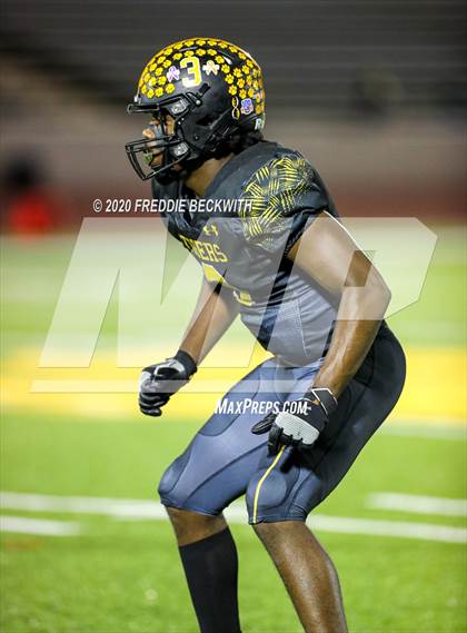 Thumbnail 2 in Malakoff vs. Pottsboro (UIL 3A D1 Area) photogallery.