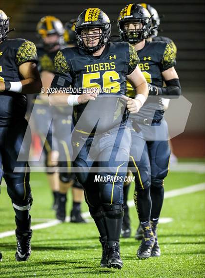 Thumbnail 2 in Malakoff vs. Pottsboro (UIL 3A D1 Area) photogallery.