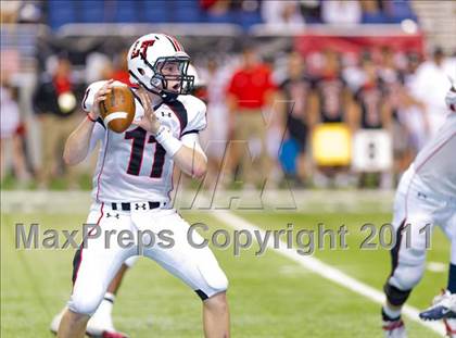 Thumbnail 1 in Lake Travis vs. Dawson (4A Div 1 Semifinal) photogallery.