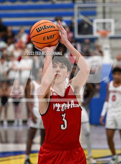 Thumbnail 1 in Maumelle vs. Vilonia  (AAA 5A State Playoff 1st round) photogallery.