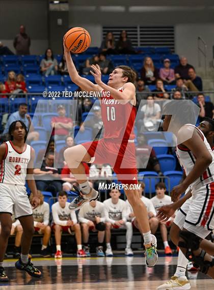 Thumbnail 1 in Maumelle vs. Vilonia  (AAA 5A State Playoff 1st round) photogallery.