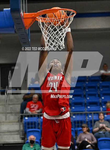 Thumbnail 1 in Maumelle vs. Vilonia  (AAA 5A State Playoff 1st round) photogallery.