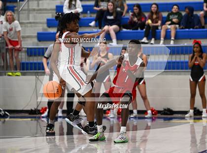 Thumbnail 3 in Maumelle vs. Vilonia  (AAA 5A State Playoff 1st round) photogallery.