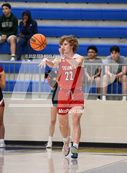 Thumbnail 3 in Maumelle vs. Vilonia  (AAA 5A State Playoff 1st round) photogallery.