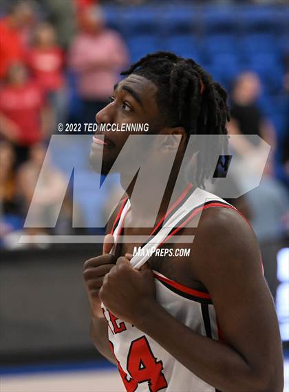 Thumbnail 1 in Maumelle vs. Vilonia  (AAA 5A State Playoff 1st round) photogallery.