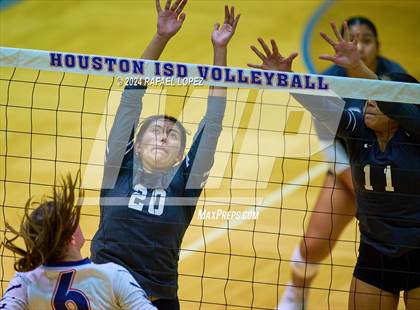 Thumbnail 3 in Galena Park vs. Carnegie Vanguard photogallery.