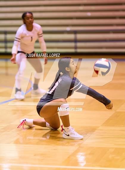 Thumbnail 3 in Galena Park vs. Carnegie Vanguard photogallery.