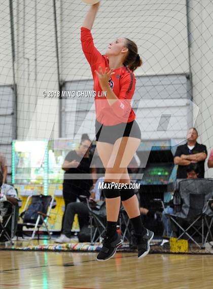 Thumbnail 2 in Mater Dei vs. Tesoro (Queen's Court Tournament) photogallery.
