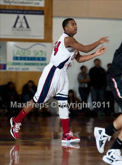 Thumbnail 2 in Modesto Christian vs. Alemany photogallery.
