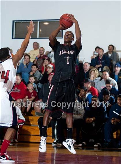 Thumbnail 2 in Modesto Christian vs. Alemany photogallery.