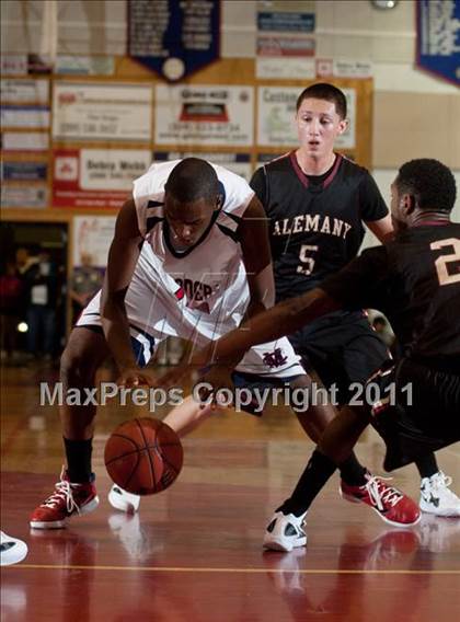 Thumbnail 3 in Modesto Christian vs. Alemany photogallery.