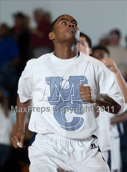 Thumbnail 3 in Modesto Christian vs. Alemany photogallery.