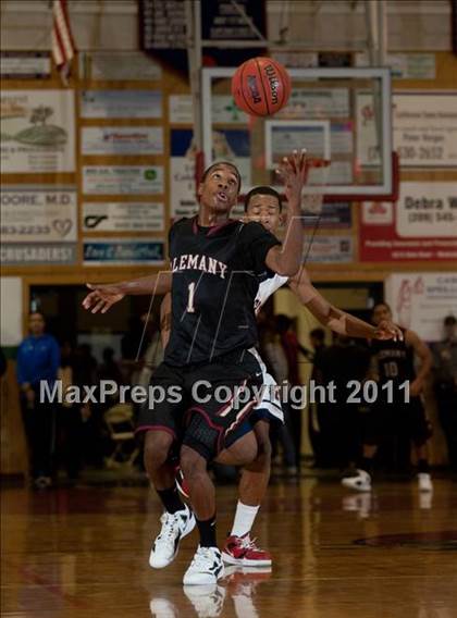 Thumbnail 3 in Modesto Christian vs. Alemany photogallery.