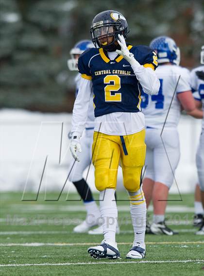 Thumbnail 1 in Lower Dauphin vs. Central Catholic (PIAA Class AAAA Semifinal) photogallery.