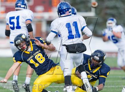 Thumbnail 2 in Lower Dauphin vs. Central Catholic (PIAA Class AAAA Semifinal) photogallery.
