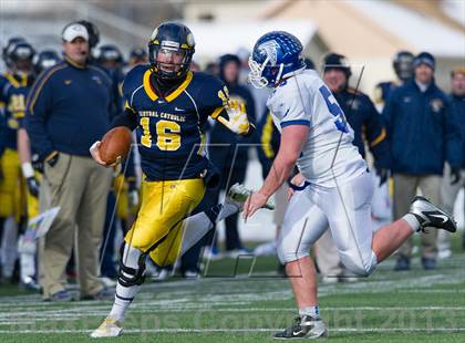 Thumbnail 2 in Lower Dauphin vs. Central Catholic (PIAA Class AAAA Semifinal) photogallery.