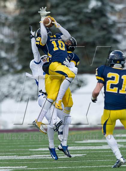 Thumbnail 1 in Lower Dauphin vs. Central Catholic (PIAA Class AAAA Semifinal) photogallery.