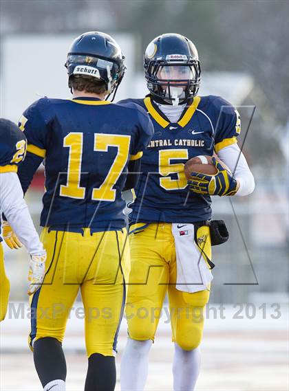 Thumbnail 2 in Lower Dauphin vs. Central Catholic (PIAA Class AAAA Semifinal) photogallery.