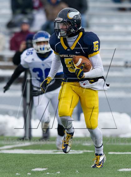 Thumbnail 2 in Lower Dauphin vs. Central Catholic (PIAA Class AAAA Semifinal) photogallery.