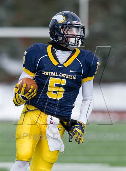 Thumbnail 2 in Lower Dauphin vs. Central Catholic (PIAA Class AAAA Semifinal) photogallery.