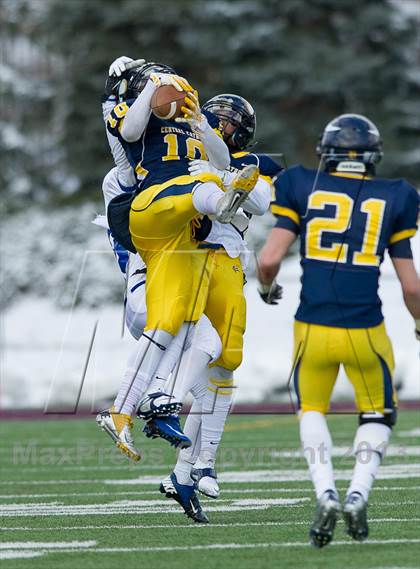 Thumbnail 2 in Lower Dauphin vs. Central Catholic (PIAA Class AAAA Semifinal) photogallery.