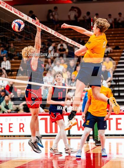 Thumbnail 3 in Thomas Worthington vs. Archbishop Moeller (OHSAA DI State Semifinals) photogallery.