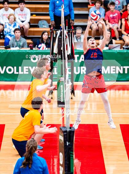 Thumbnail 3 in Thomas Worthington vs. Archbishop Moeller (OHSAA DI State Semifinals) photogallery.