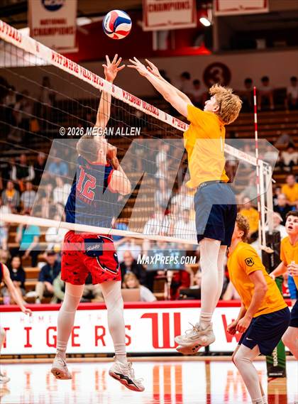 Thumbnail 1 in Thomas Worthington vs. Archbishop Moeller (OHSAA DI State Semifinals) photogallery.