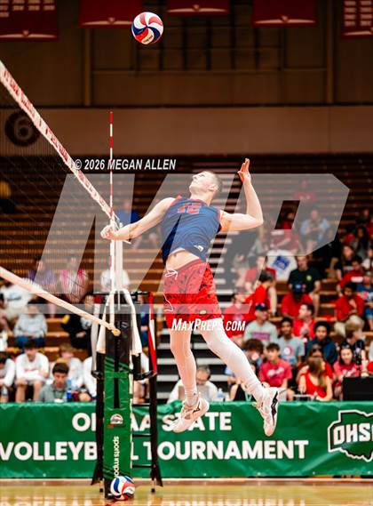 Thumbnail 1 in Thomas Worthington vs. Archbishop Moeller (OHSAA DI State Semifinals) photogallery.