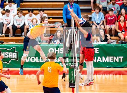 Thumbnail 2 in Thomas Worthington vs. Archbishop Moeller (OHSAA DI State Semifinals) photogallery.