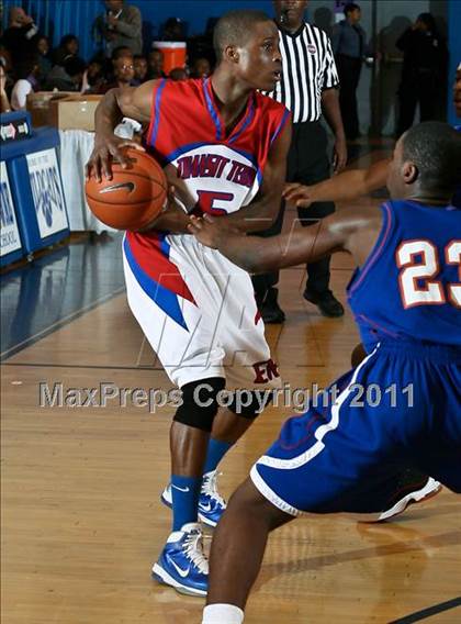 Thumbnail 2 in Bayside  vs Transit Tech (Queens Jam Christmas Classic) photogallery.