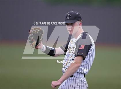 Thumbnail 1 in Sanger vs. Crandall (UIL 4A Region II Area Playoff) photogallery.