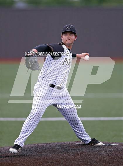 Thumbnail 2 in Sanger vs. Crandall (UIL 4A Region II Area Playoff) photogallery.