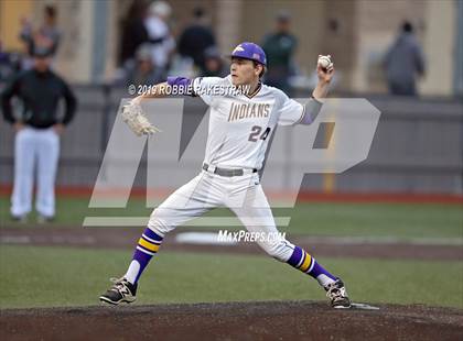Thumbnail 1 in Sanger vs. Crandall (UIL 4A Region II Area Playoff) photogallery.