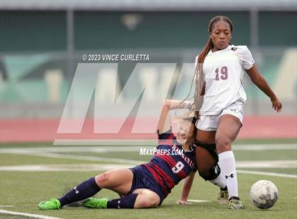 Thumbnail 3 in Davenport vs. Wimberley (UIL 4A Regional Quarterfinal Playoff) photogallery.