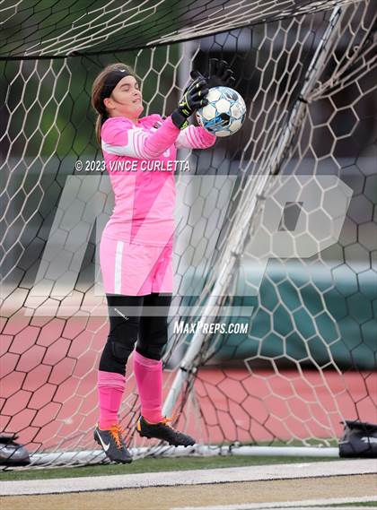 Thumbnail 1 in Davenport vs. Wimberley (UIL 4A Regional Quarterfinal Playoff) photogallery.