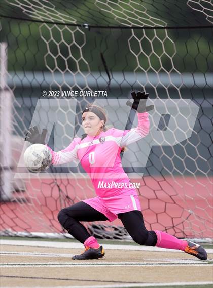 Thumbnail 1 in Davenport vs. Wimberley (UIL 4A Regional Quarterfinal Playoff) photogallery.