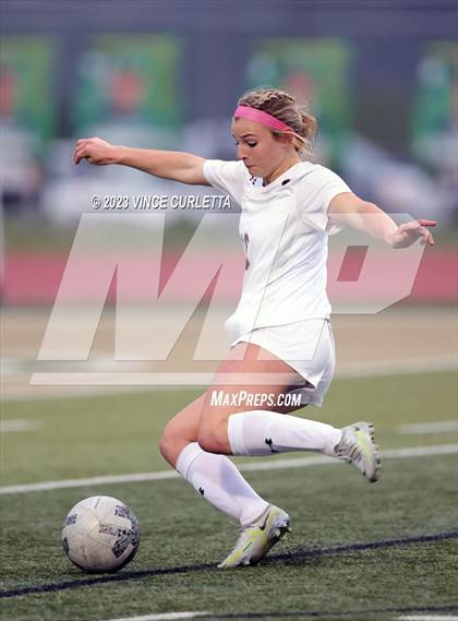 Thumbnail 1 in Davenport vs. Wimberley (UIL 4A Regional Quarterfinal Playoff) photogallery.