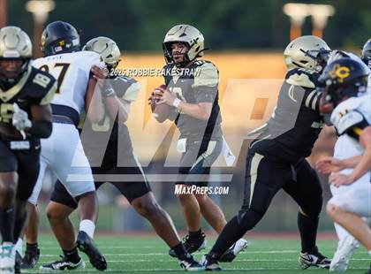 Thumbnail 1 in Crandall @ Irving photogallery.